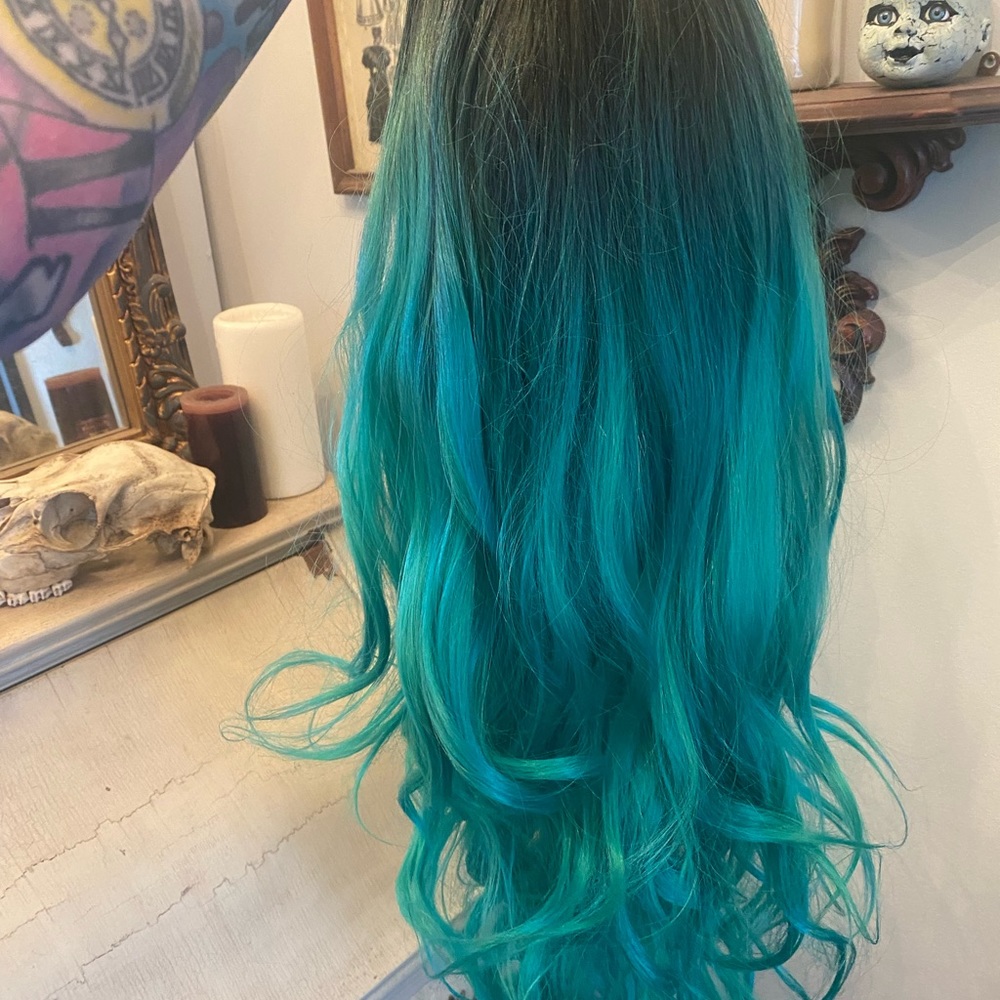 Lace Front Wig - Picture 2 of 3